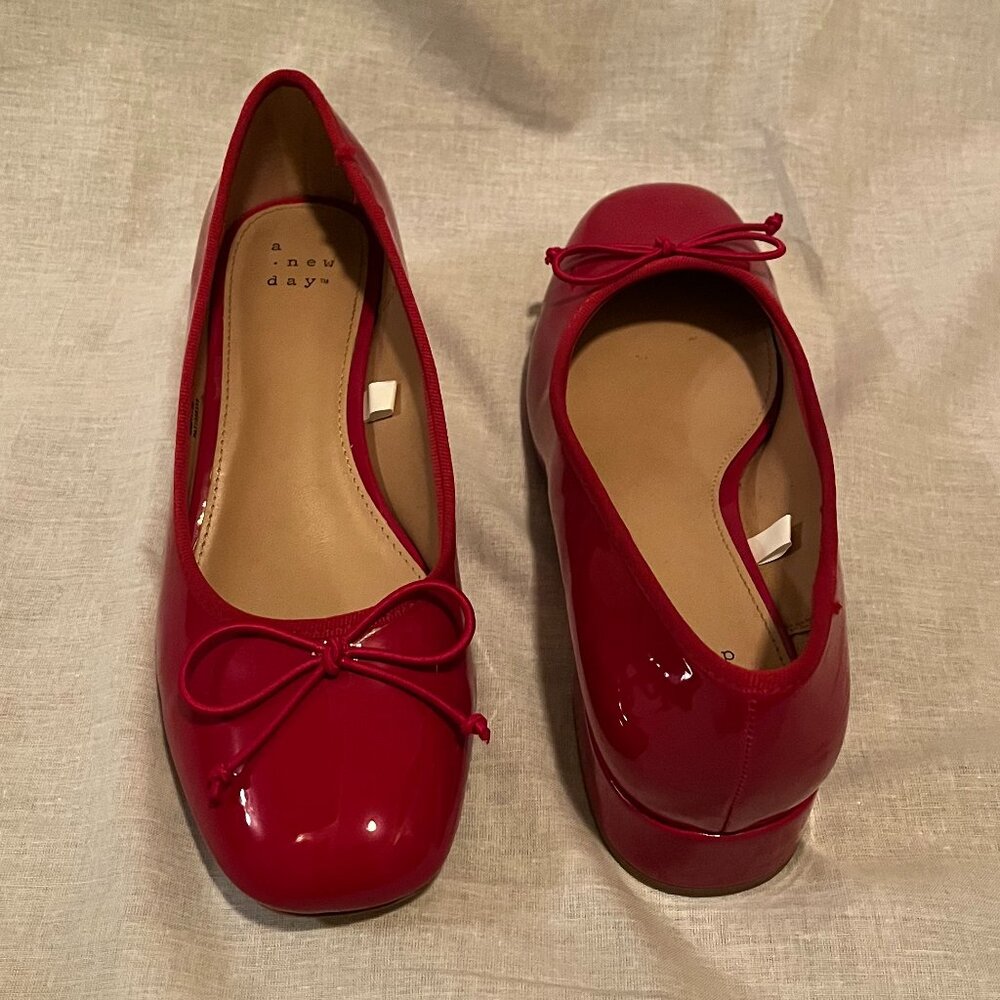 Red ballet pumps